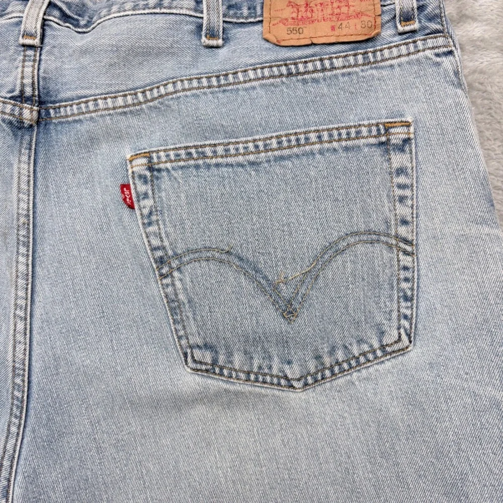 Y2K Levis 550 Relaxed Fit Jeans Mens 44x30 Light Wash Blue Denim Tapered Leg